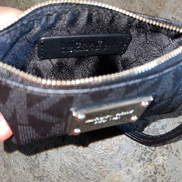 NWOT Michael Kors Small Black Wristlet - Picture 13 of 15